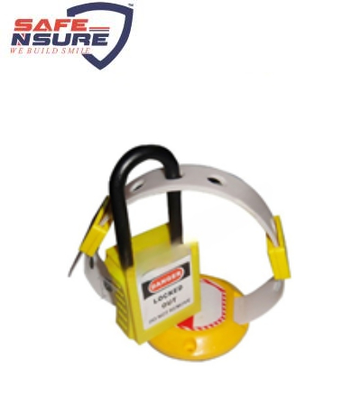 panel-handle-lockout-with-small-padlock